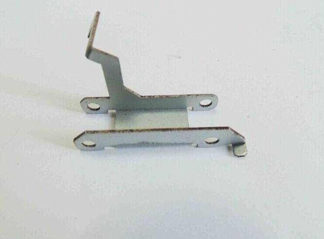 五金沖壓件中如何對五金彈片的性能來選擇金屬材料呢？